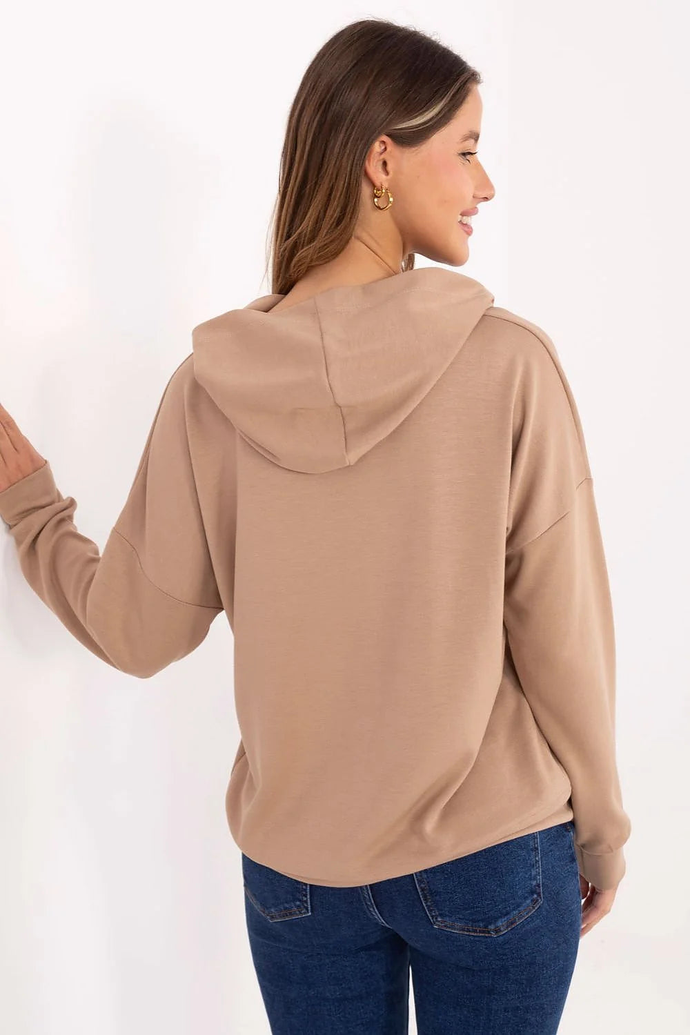 sweatshirt femme oversize beige camel molleton léger jersey doux coupe droite manches tombantes capuche cordon absent ourlets finis logo discret