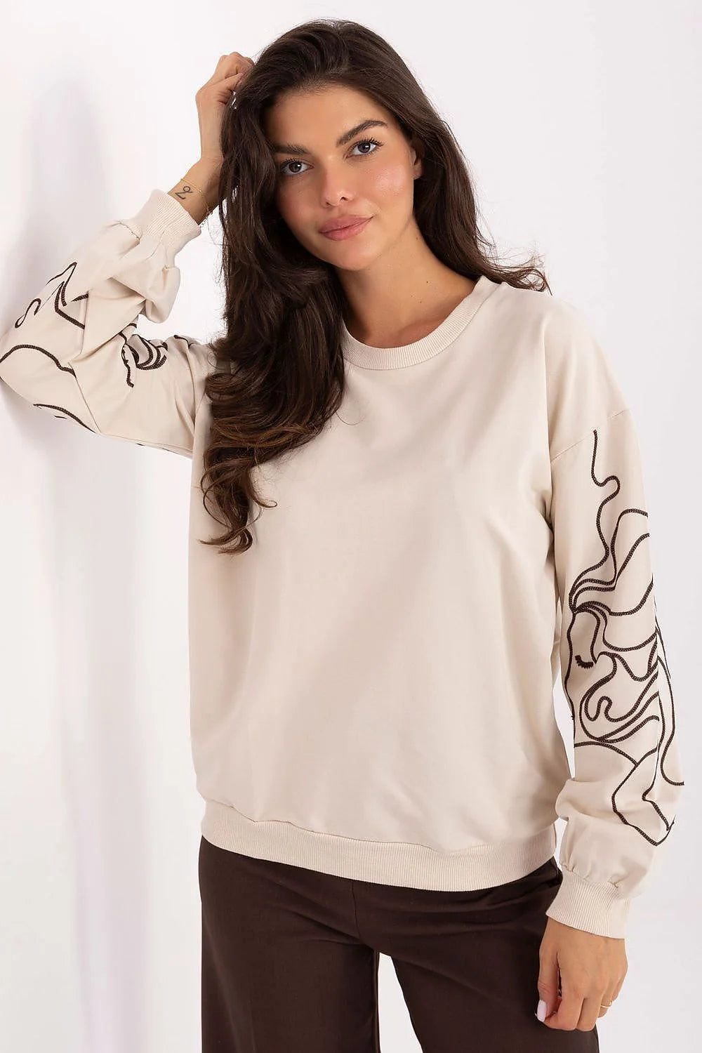 sweatshirt femme coton doux élasthanne confortable coupe droite col rond manches longues broderies contrastées noir crème molleton léger minimaliste chic