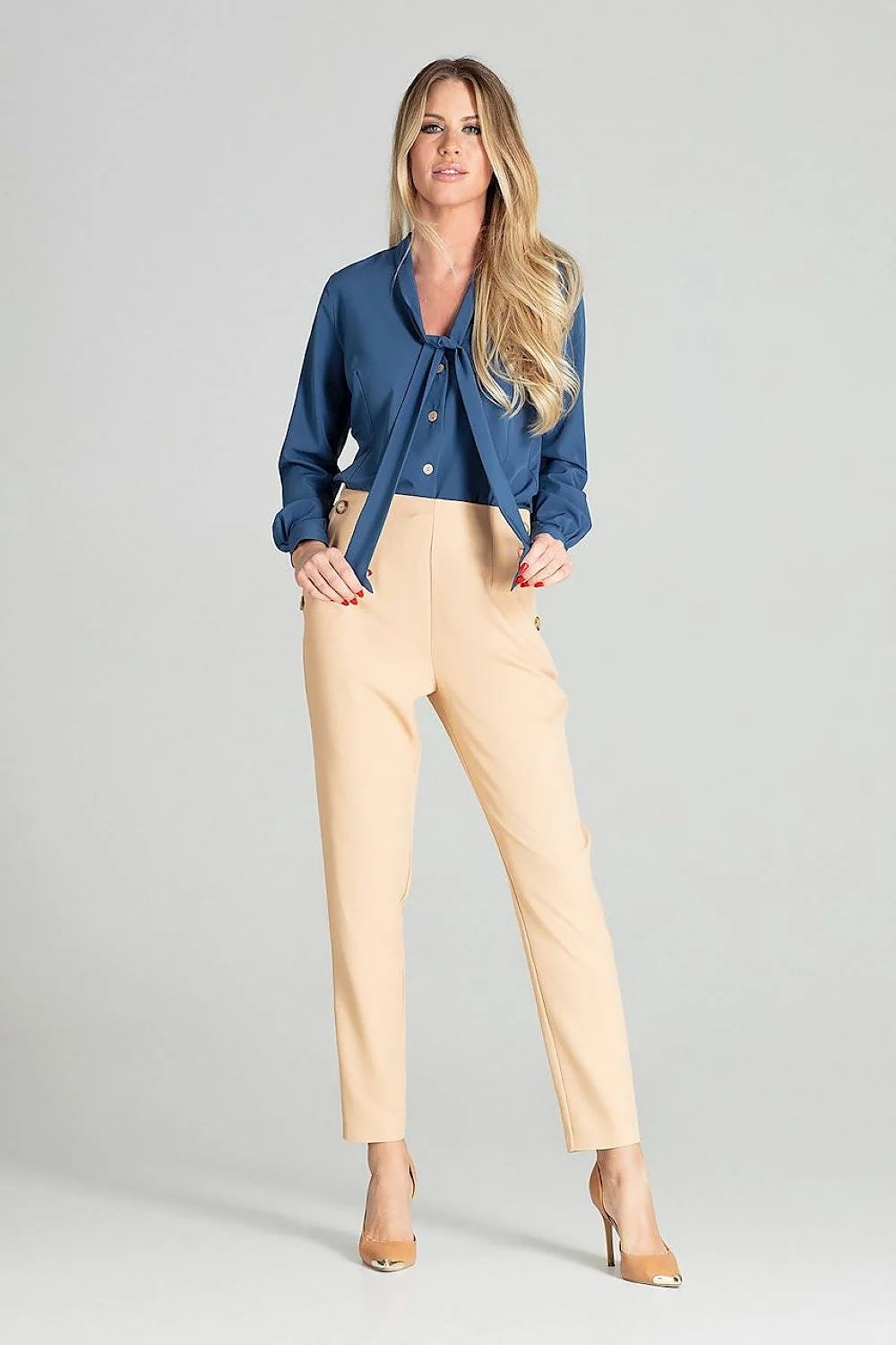 Chemise blanche polyester manches longues élégante boutons dorés style professionnel femme active garde-robe essentielle