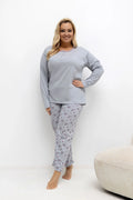 pyjama femme grande taille ensemble jersey gris clair manches longues encolure henley boutonnée liseré rose pantalon droit imprimé floral coton