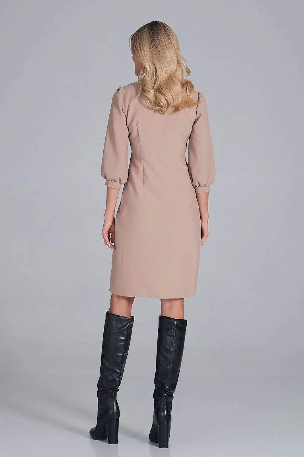 robe chemise midi beige polyester coupe semi ajustée col revers manches troisquarts bouffantes poignets boutonnés poches poitrine boutons noirs