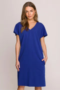 robe jour Stylove bleu vif décolleté V manches courtes évasées midi coupe droite tissu crêpe poches latérales fente arrière élégante