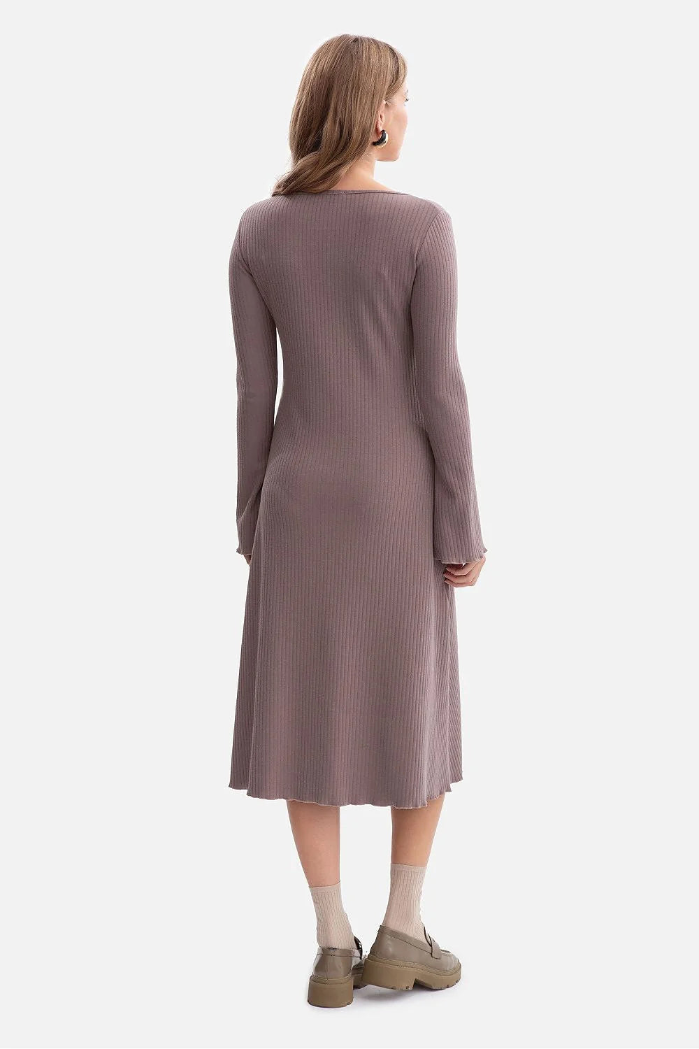 robe midi maille côtelée tricot coton élasthanne extensible doux ajustée silhouette fluide manches longues évasées festonnées ourlet ondulé coupe féminine