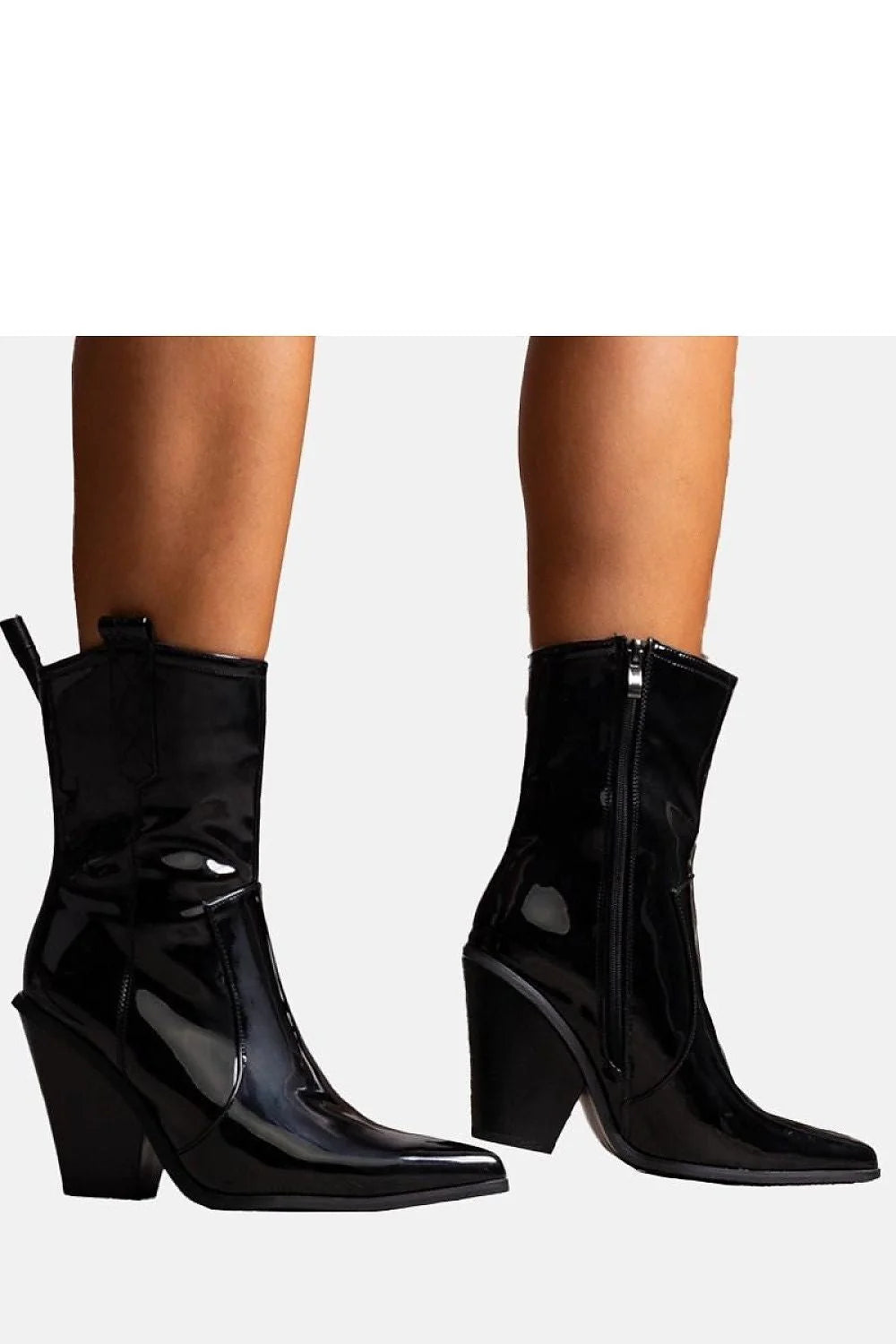 bottes vegan cuir verni noir mi mollet pointe aiguë talon cubain conique biseauté fermeture éclair latérale doublure fourrure synthétique confortable