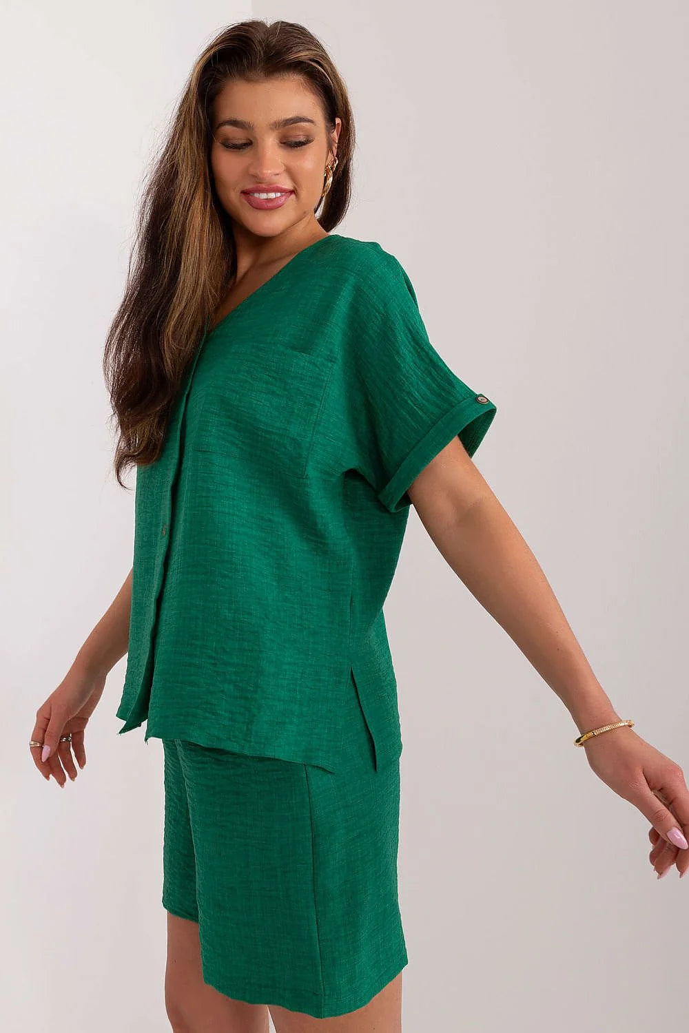 Ensemble Lakerta pour femme élégant et décontracté chemise manches courtes col V short genoux jambes larges taille haute vert émeraude été