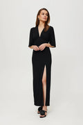robe cocktail longue noire col V plongeant taille marquée manches mi longues fente haute latérale jupe droite tissu fluide élégante