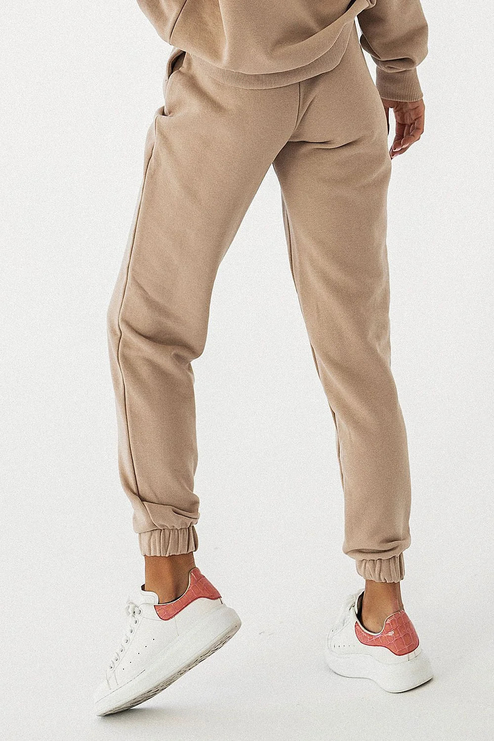 Pantalon jogging femme beige élastique poches latérales avec haut assorti coton élasthanne confortable style décontracté