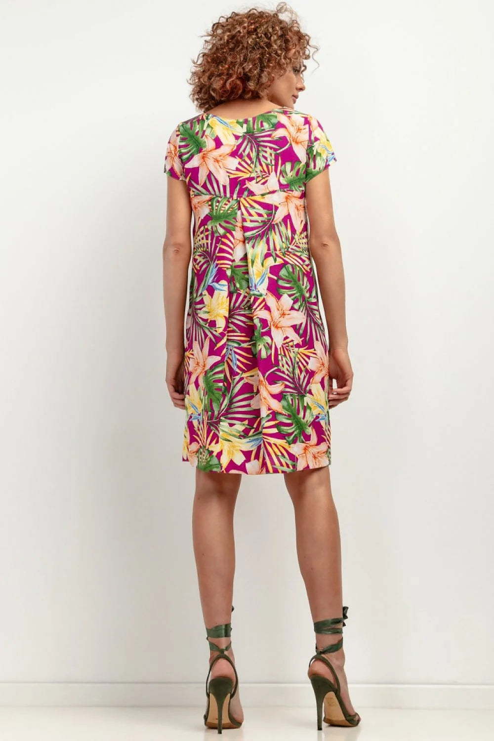 Robe de jour Tessita, robe estivale motifs tropicaux, coupe fluide, manches courtes froncées, décolleté rond, tissu respirant, occasion décontractée, été féminin