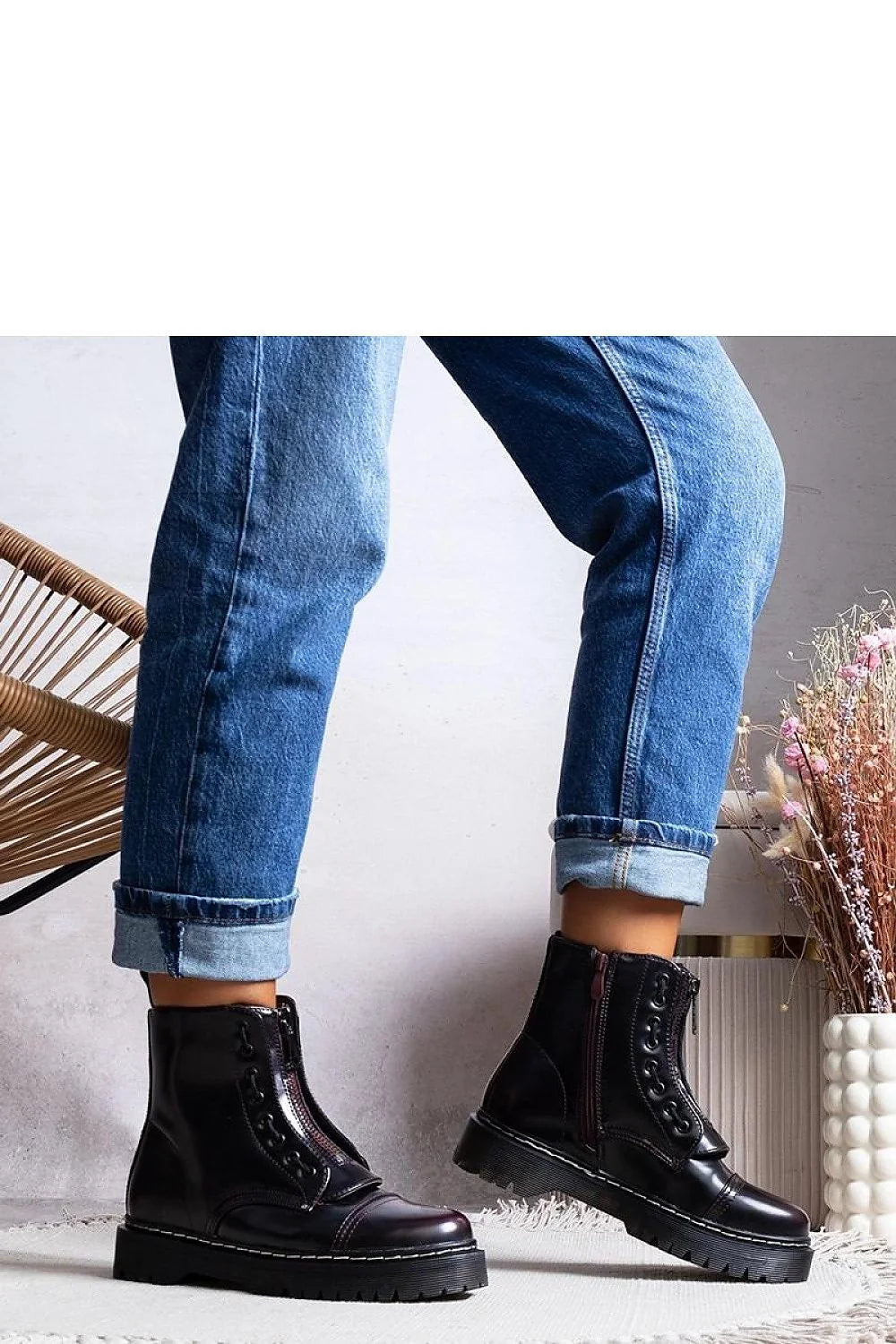 Bottines femmes style combat cuir éco-friendly coloris bordeaux fermeture double lacets éclair semelle épaisse crantée