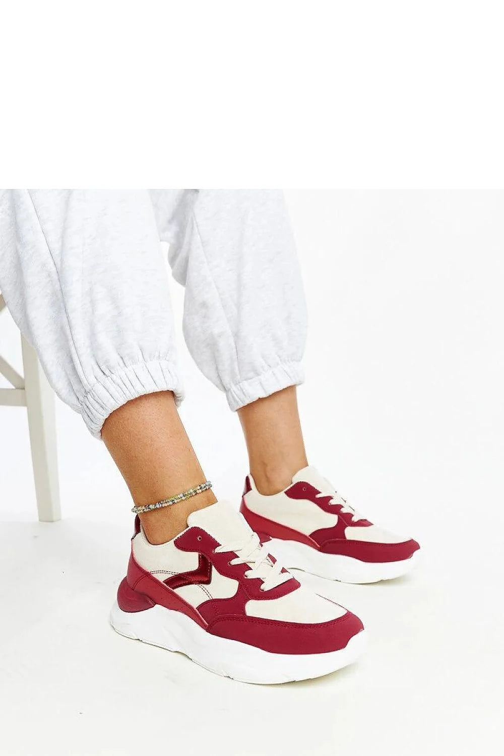 Baskets mode urbaine pour femmes couleurs audacieuses confort style élégance baskets rouge bordeaux crème