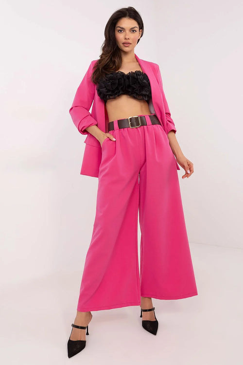 pantalon femme élégance moderne taille haute jambes larges palazzo rose vif polyester fluide tombé souple ceinture large boucle métallique
