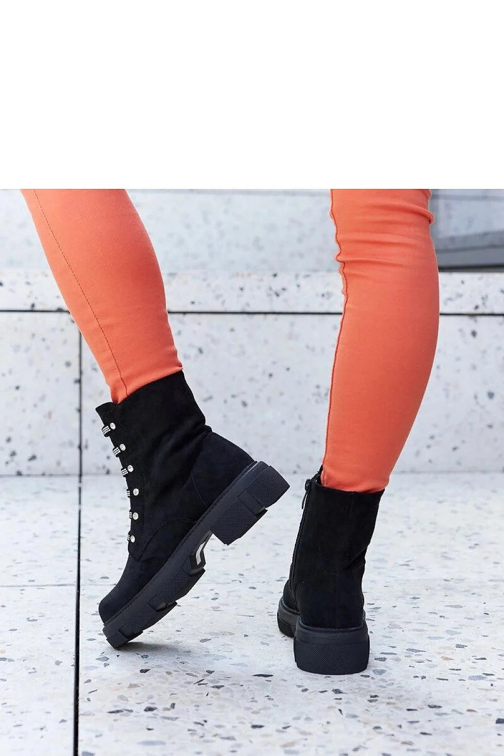 bottes femme suédine noire mi mollet urbain audacieux style combat semelle plateforme crantée caoutchouc lacets œillets zippée latérale talon carré