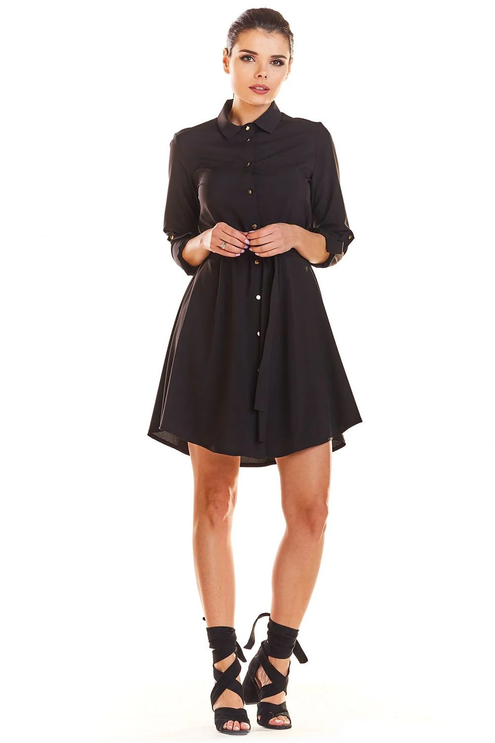 robe chemise courte bleu roi fluide évasée col classique boutonnage manches retroussées ceinture nouée taille ajustée ourlet asymétrique dos boutons