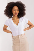 Ensemble mode femme chemisier col V blanc jupe midi beige matière légère haut ajusté occasion décontractée