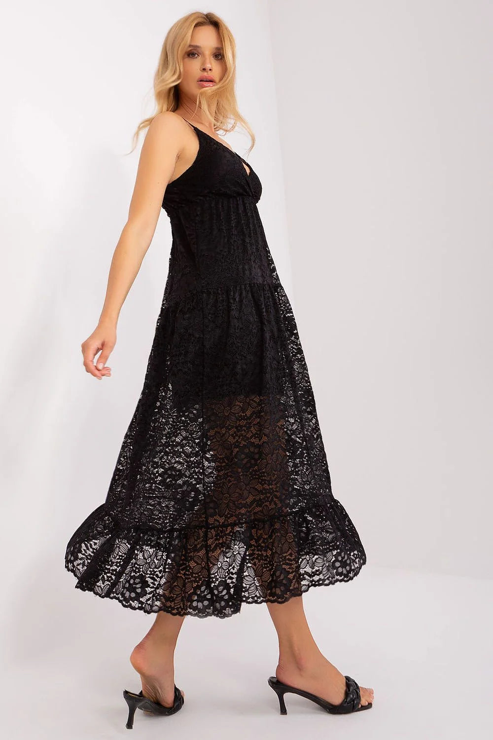 robe longue femme dentelle noire bretelles réglables décolleté cœur doublée jupe semi transparente motif floral fluide évasée volant