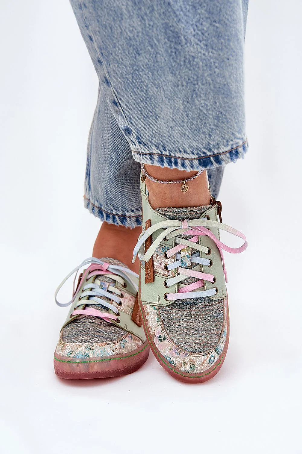 Chaussures basses pour femmes style multicolore cuir et tissu pastel asymétrique confortable occasion quotidienne mode audacieuse