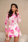 Ensemble La Balancia élégant floral rose fuchsia blanc blouse longues manches jupe culotte plissée tissu léger femme mode sophistée occasion semi-formelle