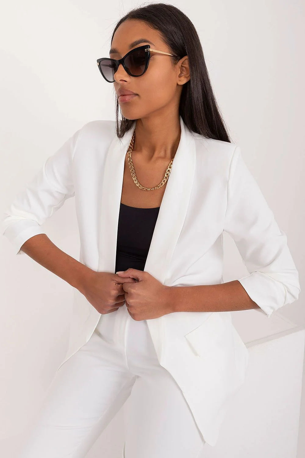 Blazer et pantalon assorti pour femme, style élégant et moderne, coupe structurée, couleur blanche, polyester de haute qualité, occasion formelle ou bureau