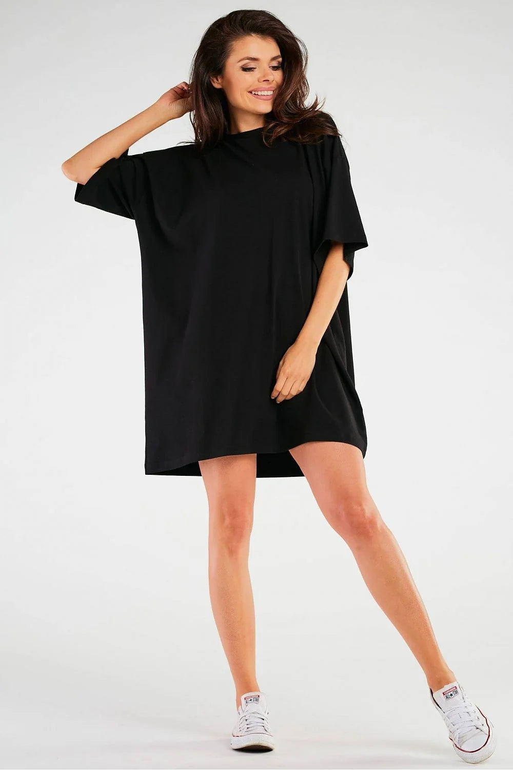 Robe tshirt coton lycra noir ample col rond manches courtes tombantes mi-cuisse minimaliste moderne casual femme