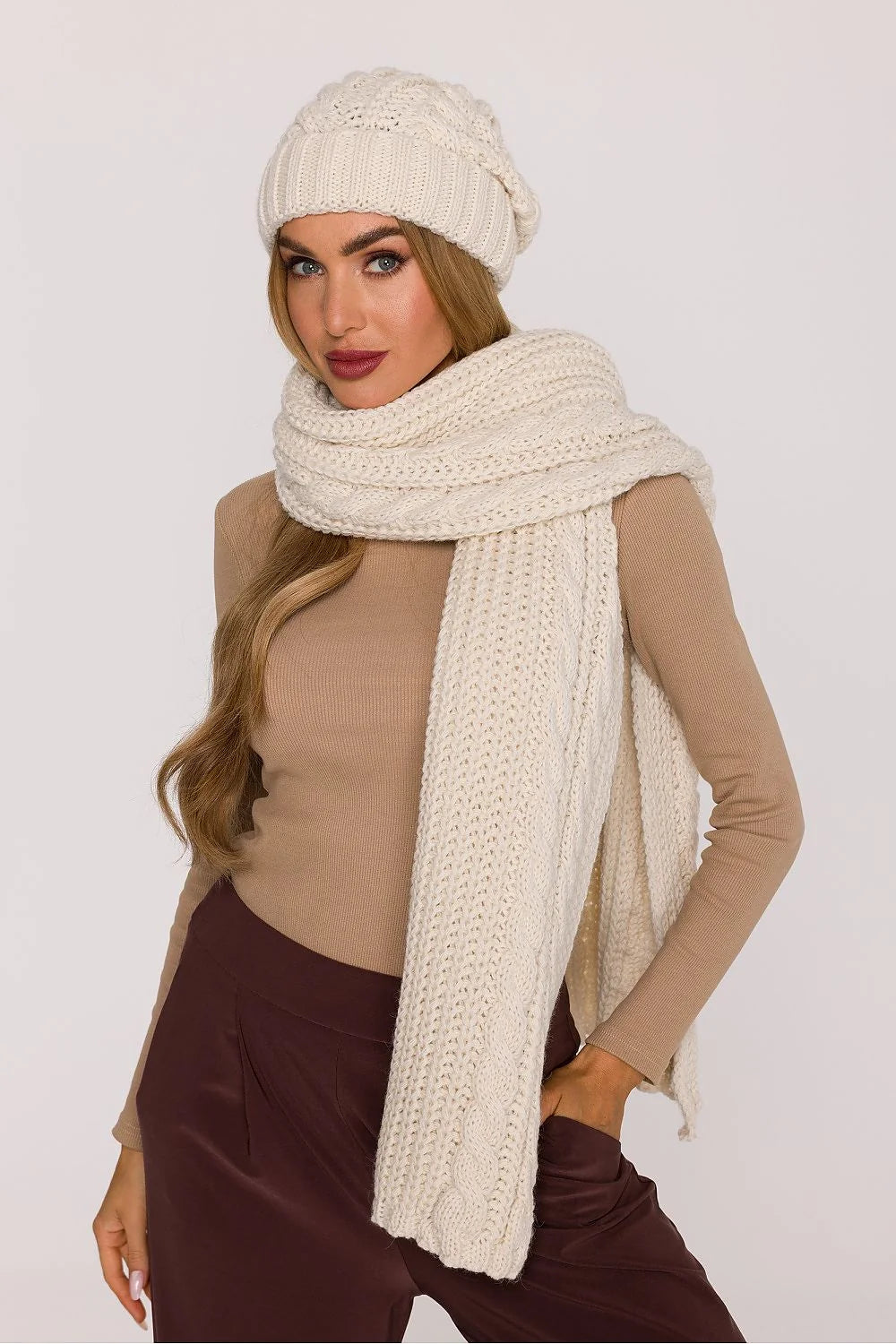écharpe longue oversize grosse maille torsadée écru ivoire tricot épais doux large chaud côtelée cosy superposer manteau pull