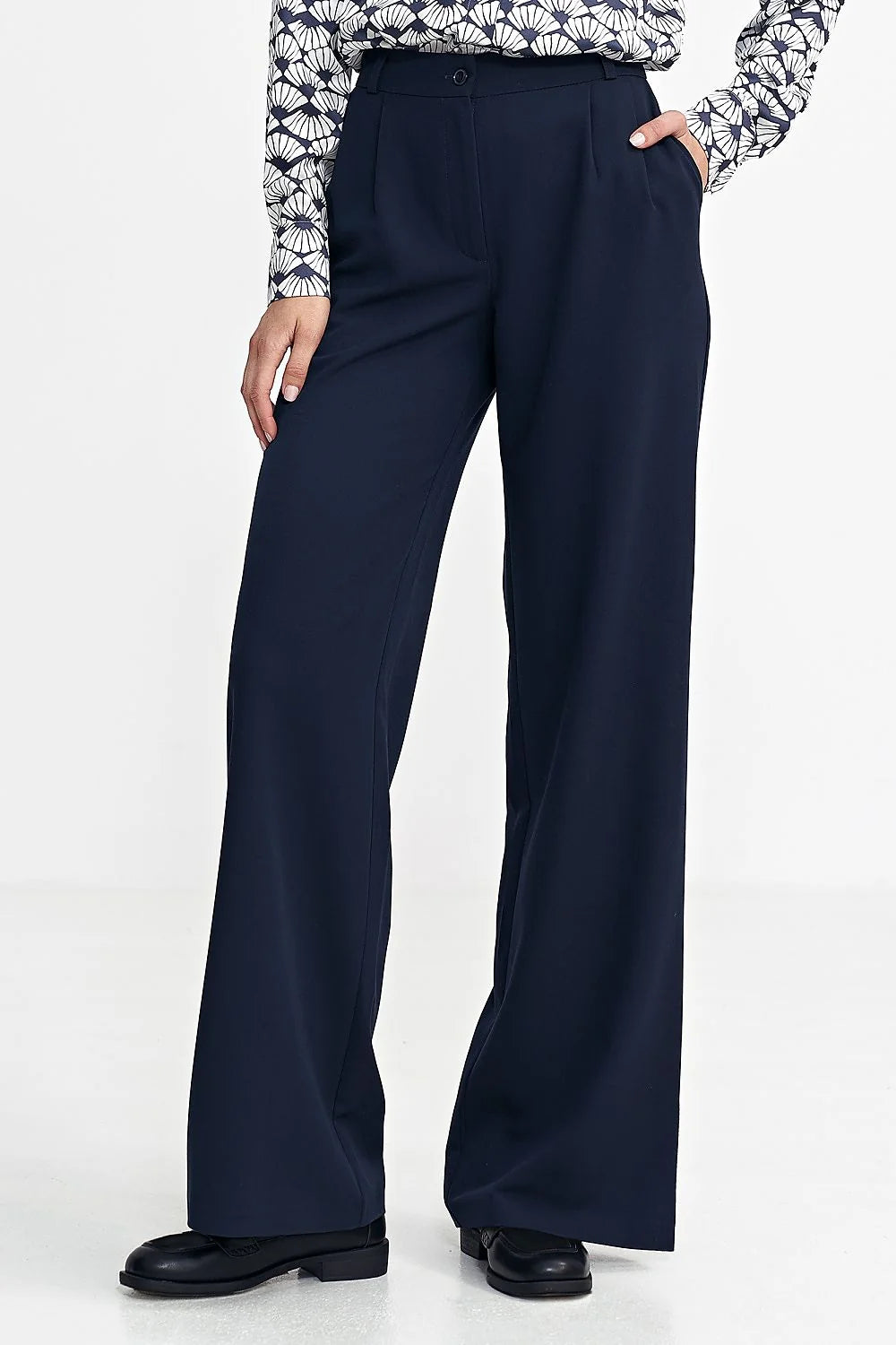 Pantalon femme coupe large bleu marine polyester elasthanne plis frontaux poches latérales fermeture bouton et zip