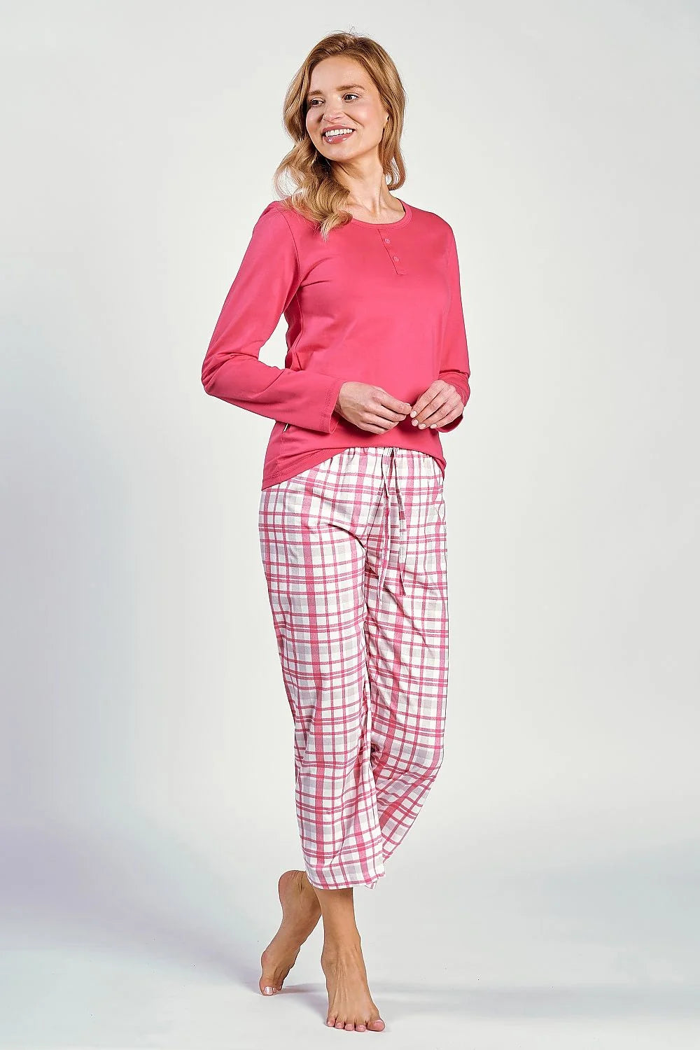 Pyjama pour femme en coton chemisier manches longues col rond pantalon carreaux rose et blanc elastique à la taille