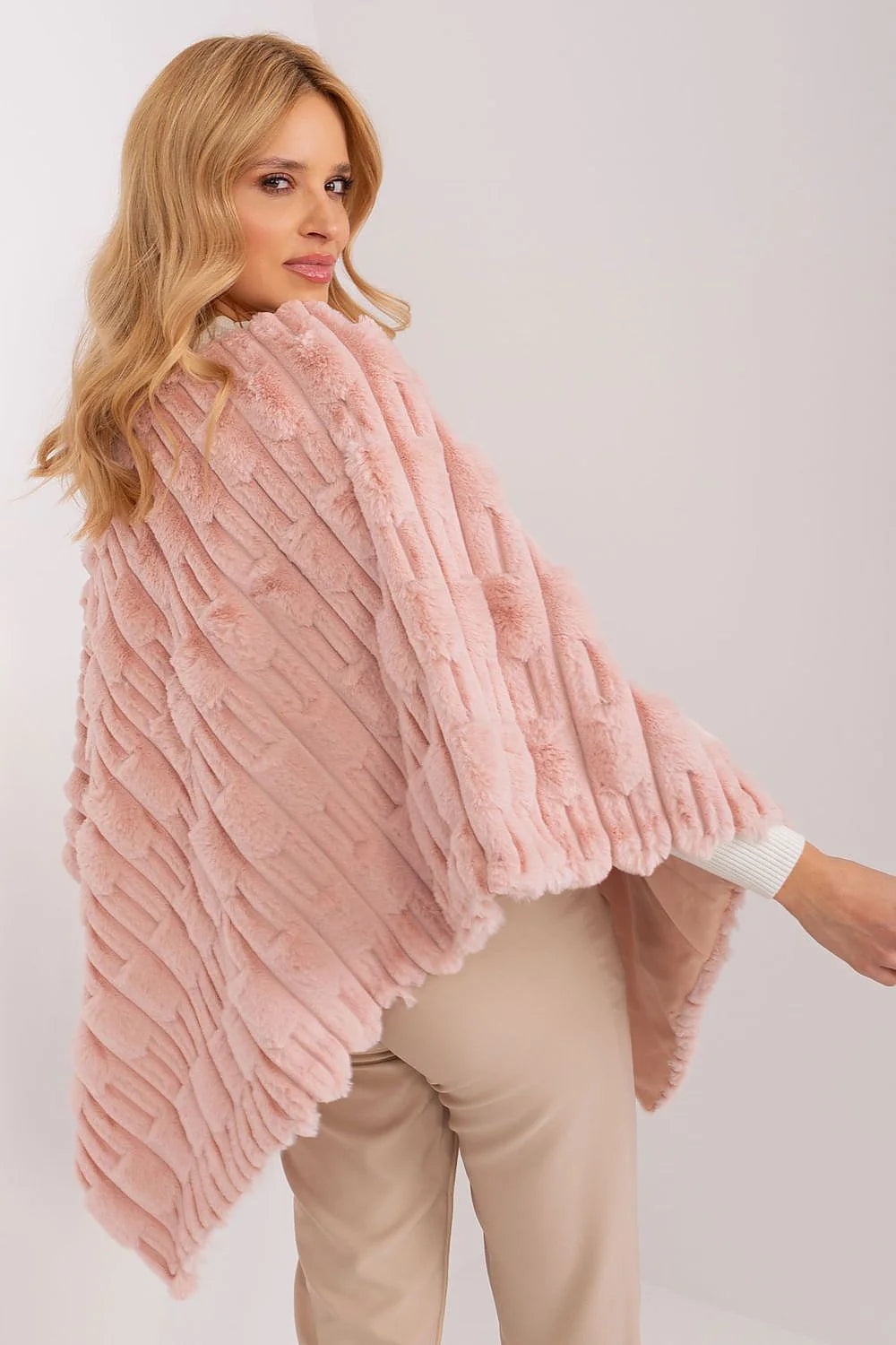Poncho femme élégant en fausse fourrure rose pastel asymétrique sans manches coupe ample automne hiver