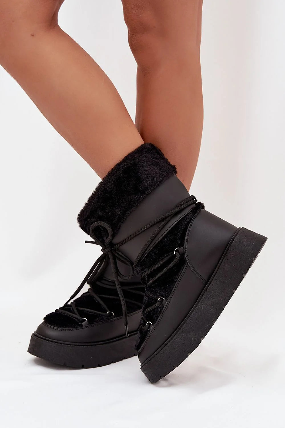 bottes neige femme plateforme similicuir fourrure doublure chaude lacets oeillets semelle crantée chunky urbaine maintien cheville isolante confortable élégante antidérapante
