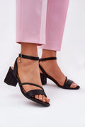 sandales femme élégantes cuir noir talon carré confortable moderne formelle brides fines boucle métallique chaîne pendante bloc semelle intérieure ergonomique