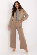 ensemble femme survêtement sweat capuche cordons cropped pantalon taille haute élastique jambes larges poches strass scintillant beige taupe molleton