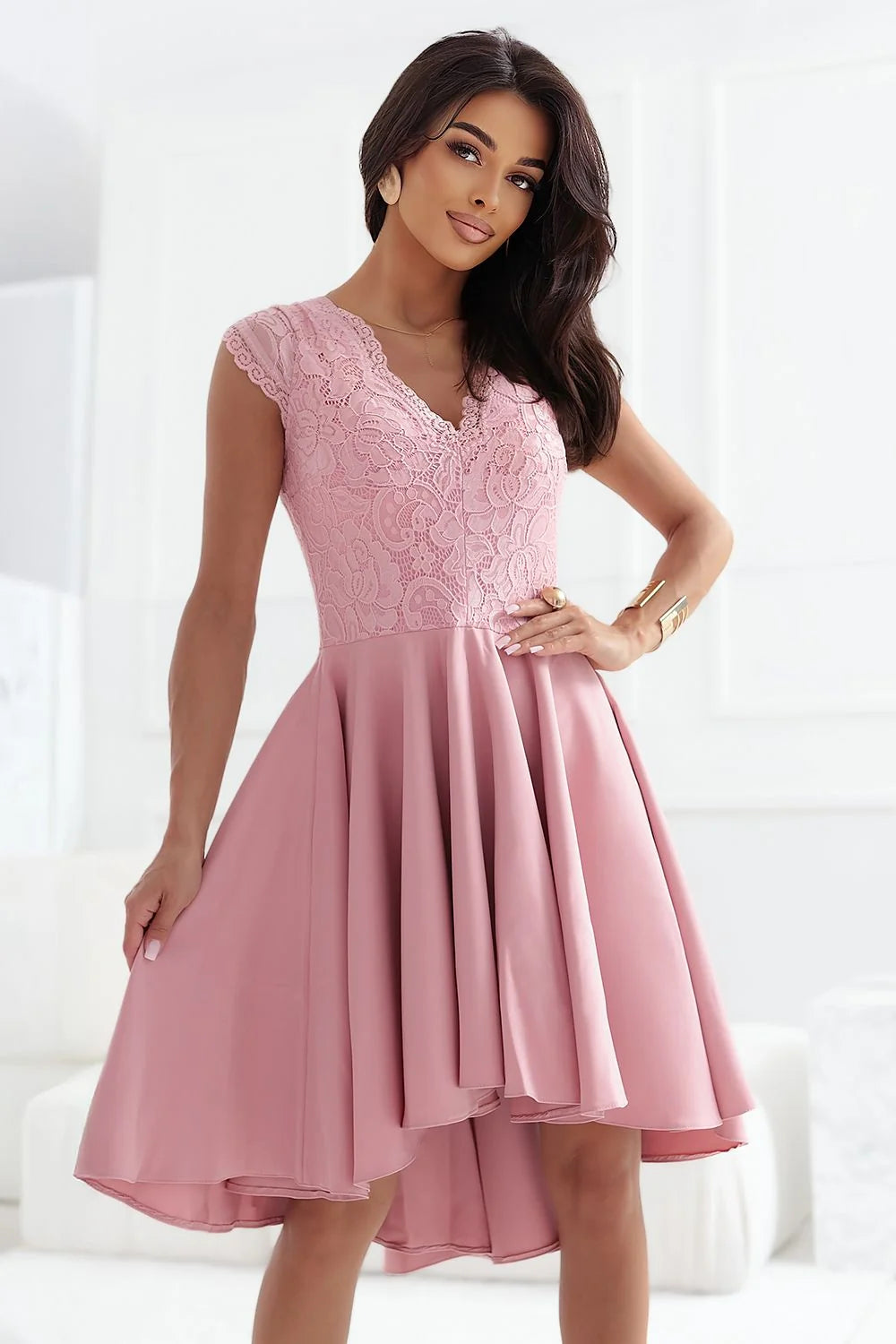 Robe de soirée élégante en dentelle rose pastel sans manches V-neck asymétrique fluide pour mariage communion