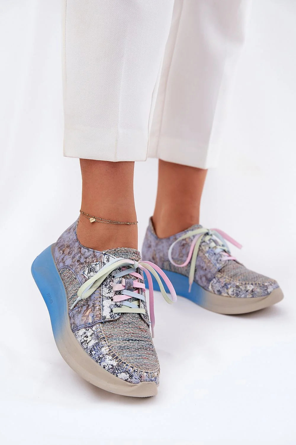 Chaussures basses pour femmes design moderne couleurs vibrantes matériau mixte confort occasion quotidienne tendances
