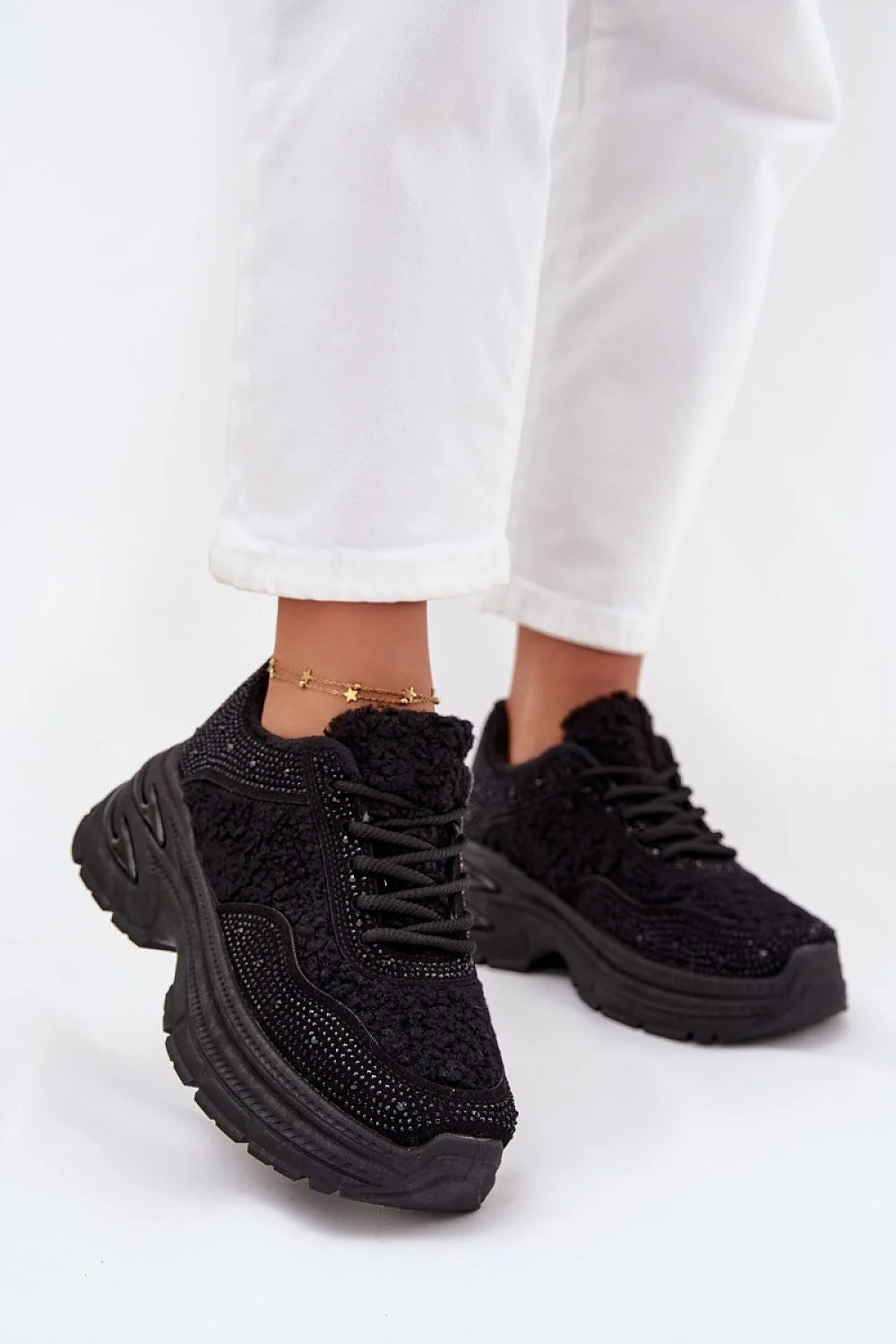 baskets femme plateforme épaisse urbaine cosy hiver lacets cuir suédé écologique fourrure mouton doublure chaude zircons scintillants semelle crantée