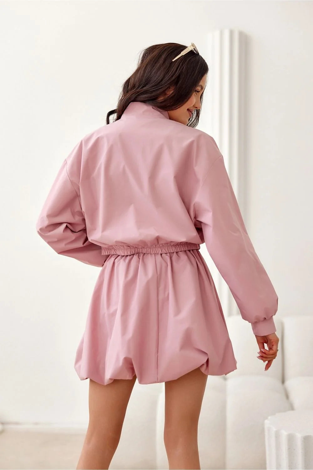 Ensemble mode coordonné blouson et jupe rose poudré manches longues élastiques fermeture éclair tissu léger femmes