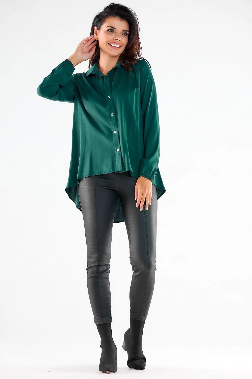 Chemise élégante pour femme longues manches design asymétrique dos allongé style moderne blanc coupe ample
