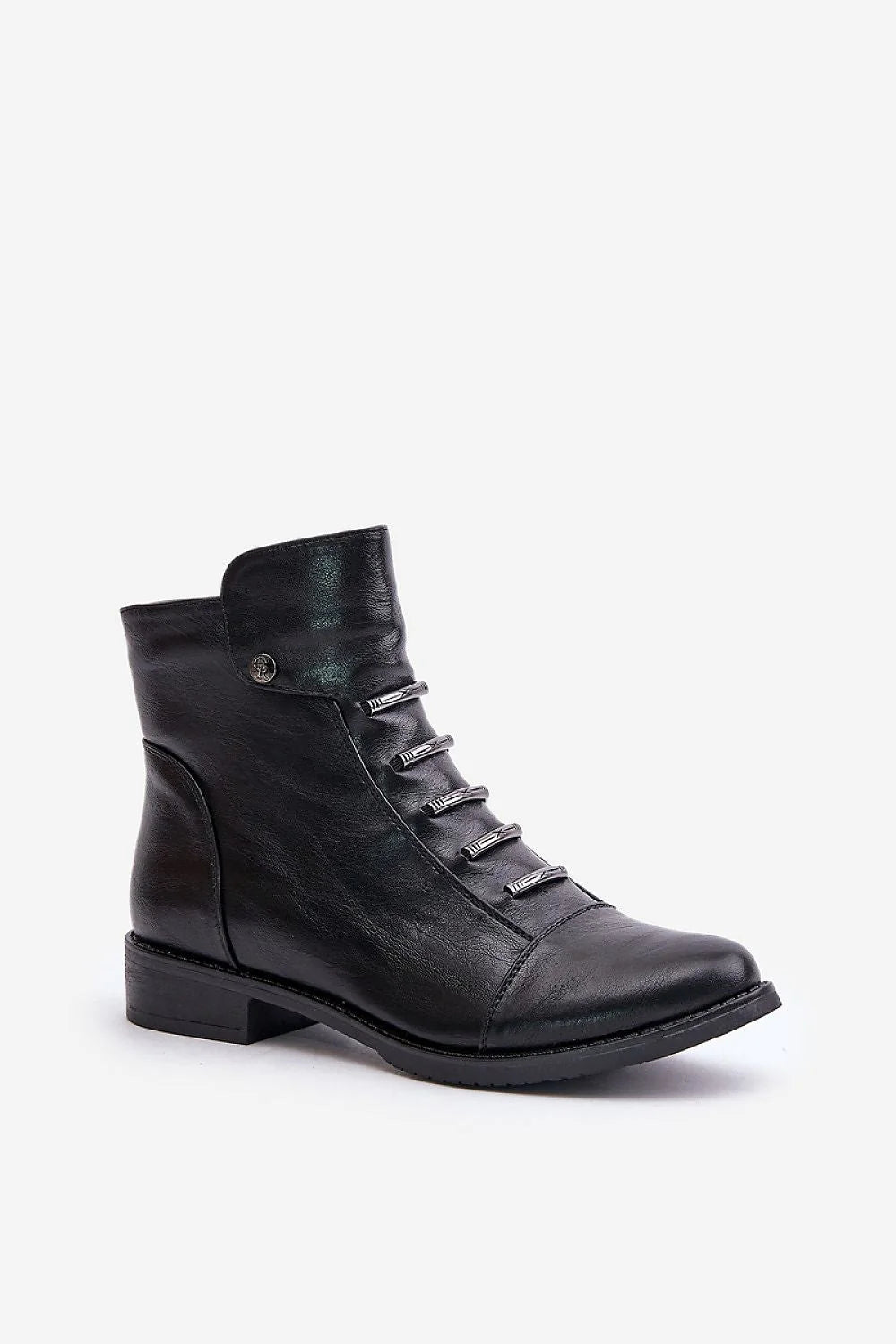 Bottines femmes cuir noir style minimaliste fermeture éclair logo discret talon plat semelle caoutchouc