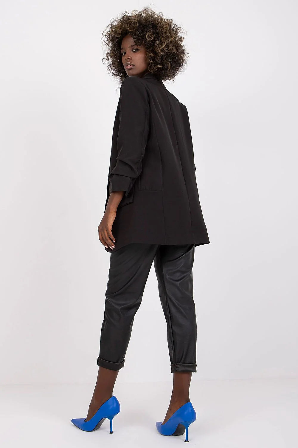 Veste blazer pour femme en polyester et élasthanne, style moderne, sans boutons, épaules rembourrées, couleur noire, idéale pour les occasions élégantes et professionnelles