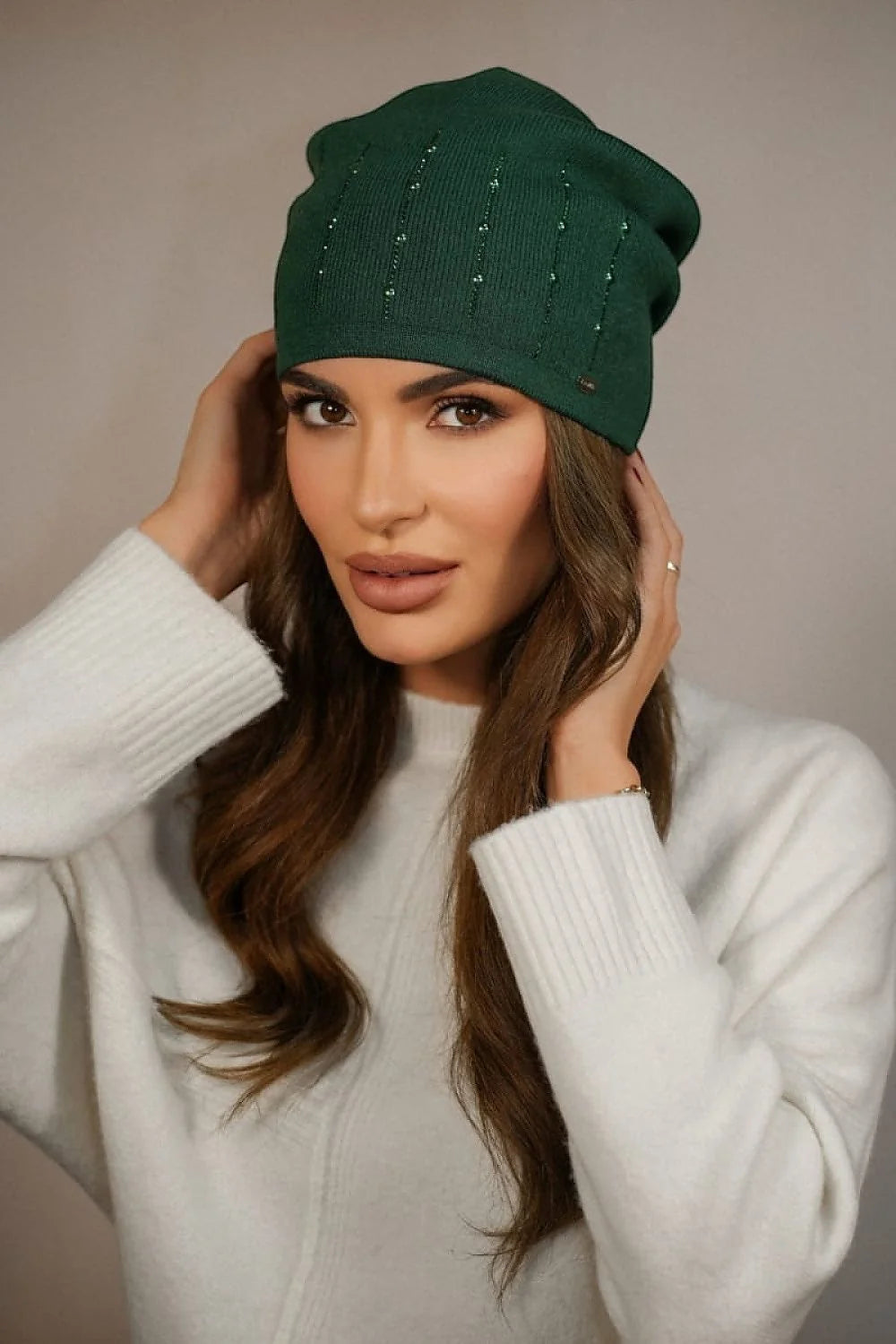 Bonnet femme élégant vert foncé perles zircons tricot viscose coupe ample slouchy mode automne hiver