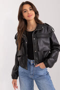 Veste pour femme en simili cuir noire style urbain-chic coupe décontractée manches longues épaulettes poches rabat