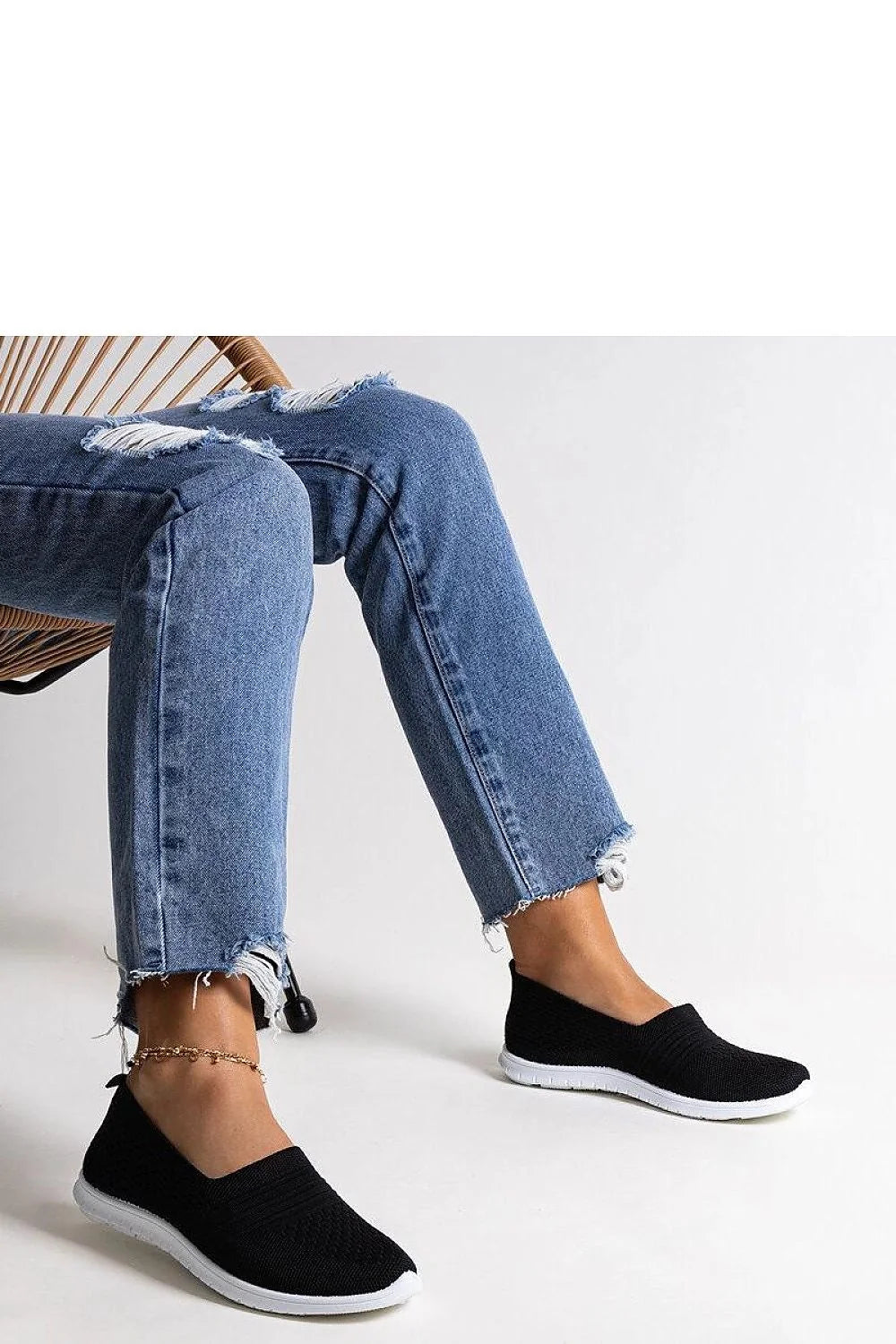 baskets décontractées femme slipon maille noire semelle blanche minimaliste moderne confortable respirante légère antidérapante flexible amorti coupe basse