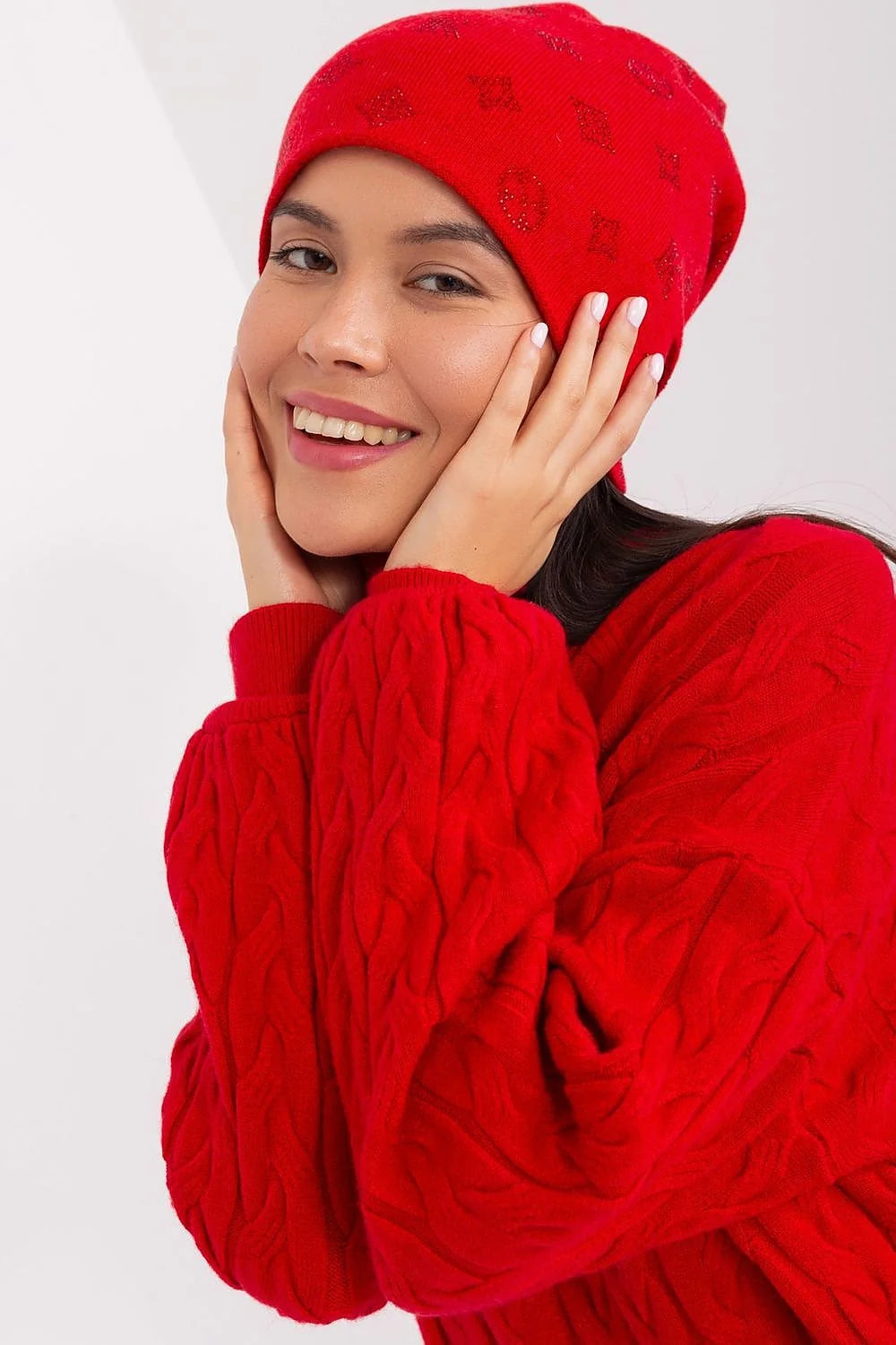 bonnet hiver femme cachemire acrylique coton douceur soyeuse chaud ajusté coupe classique strass brillants rouge vif finitions soignées