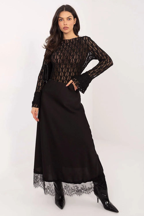 blouse dentelle noire manches longues volants cloche encolure bateau ajustée viscose élasthanne stretch semi transparente chic soirée élégante féminine confortable