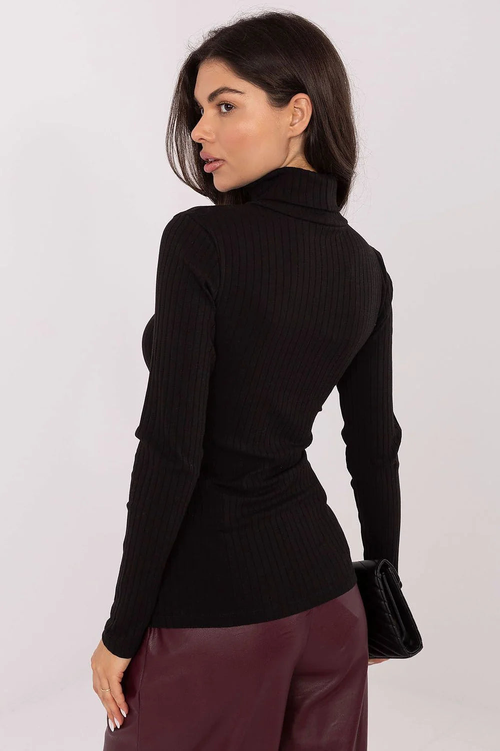 pull femme col roulé polo côtelé fin manches longues slim extensible coton élasthanne noir polyvalent chic confortable élégant