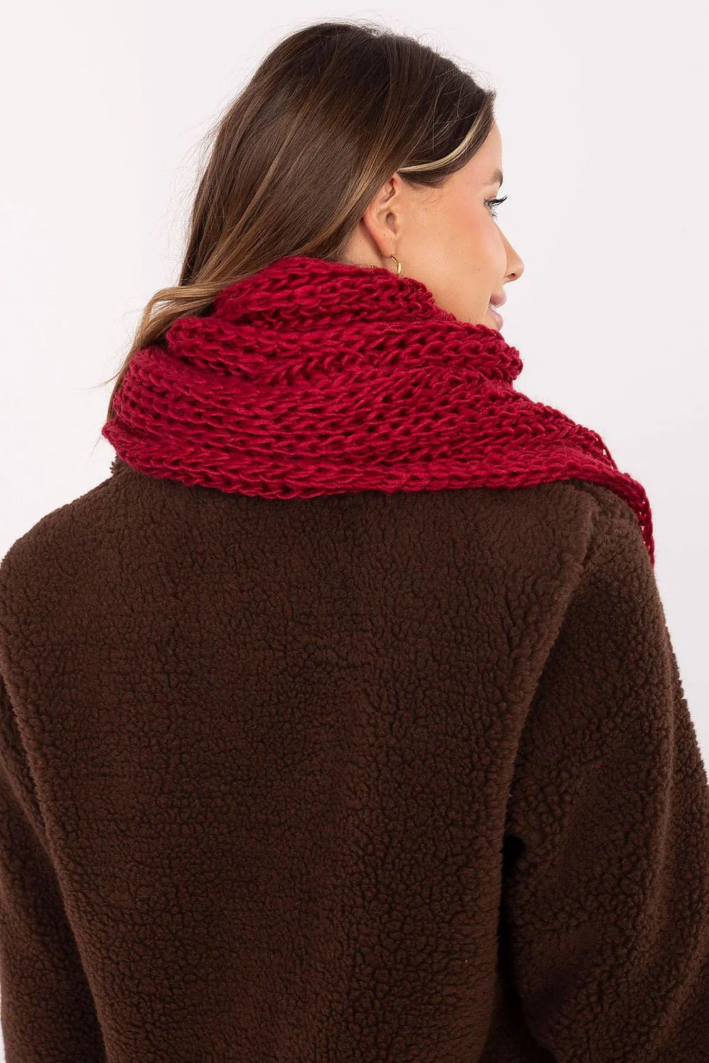 écharpe longue grosse maille rouge profond tricot épais moelleux acrylique confortable doux enveloppant pompons grands stylée hivernale