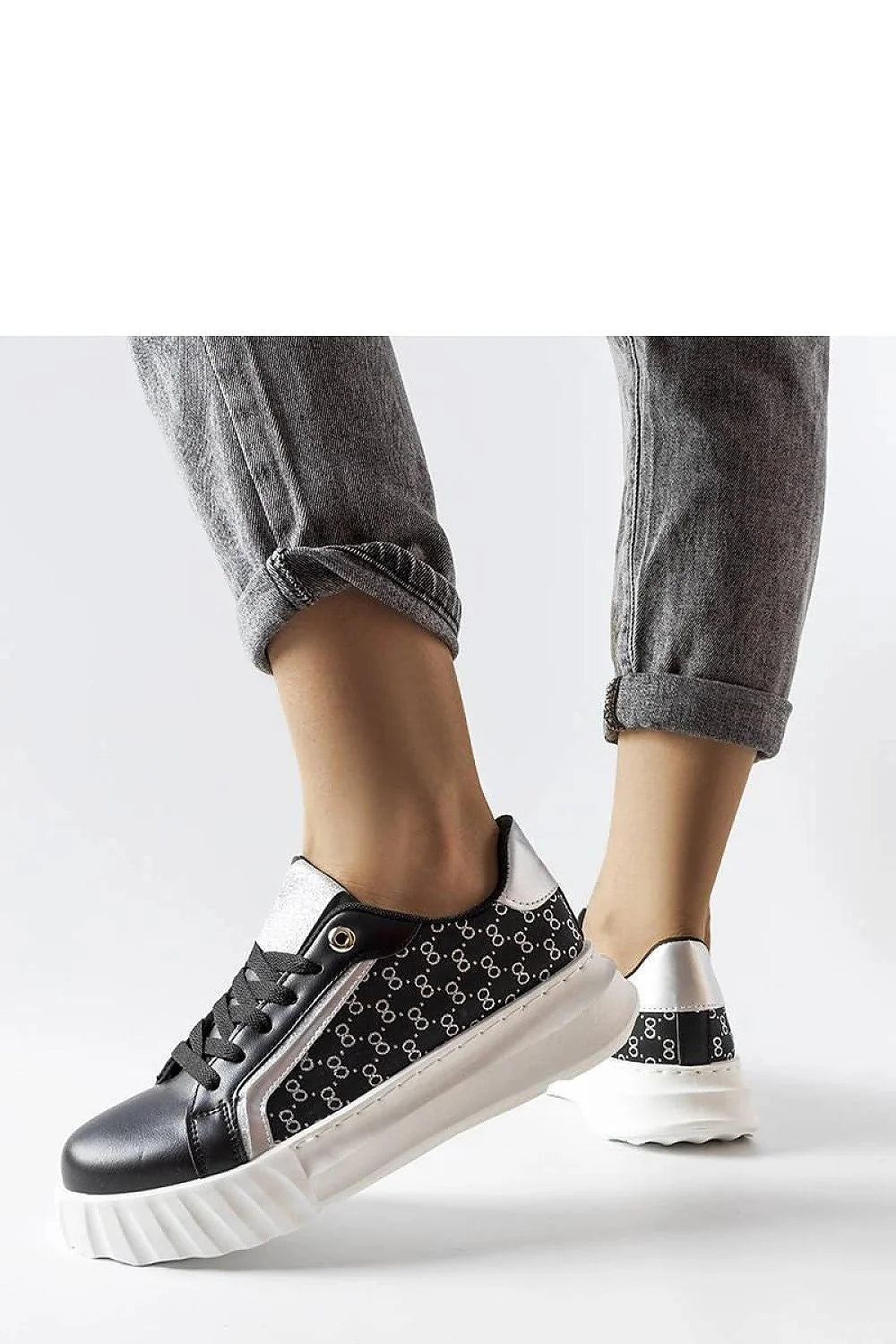 baskets femme Solea noires semelle blanche épaisse crantée similicuir imprimé géométrique lacets plats œillet métal languette argentée rembourrée plateforme urbaine