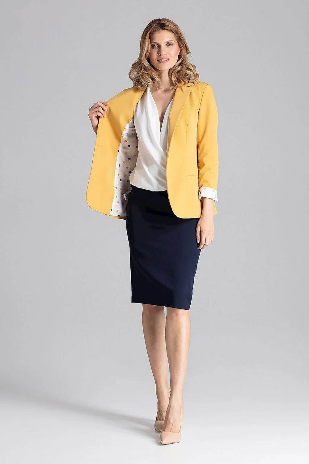 Blazer en tissu cintré jaune élégant et professionnel pour tenues de bureau féminines modernes