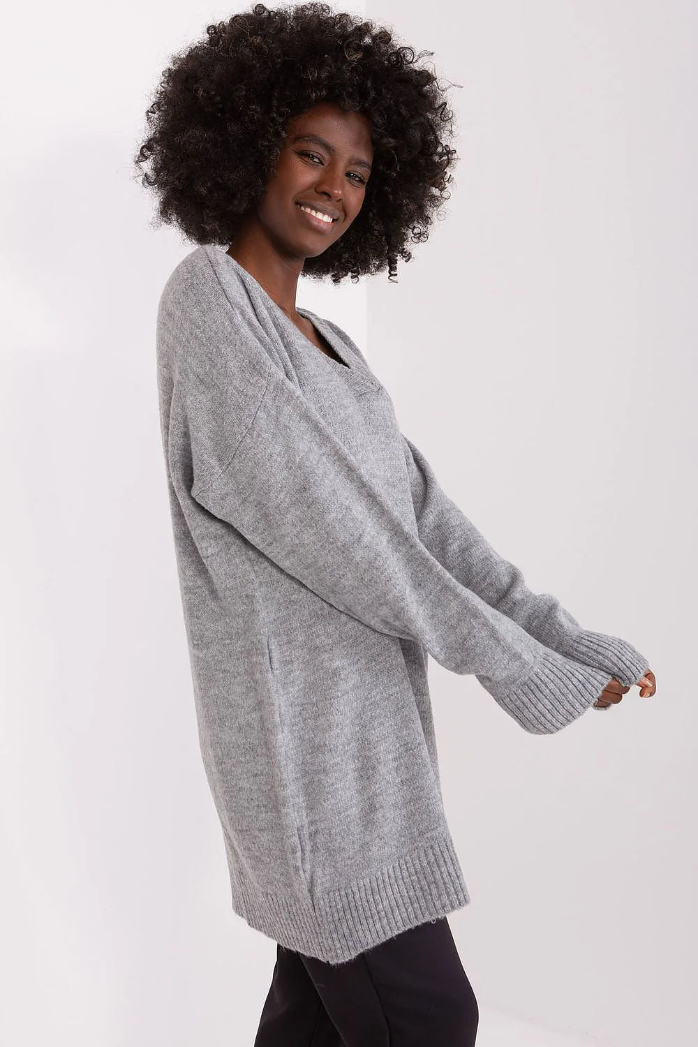 pull femme oversize col V maille acrylique gris chiné manches longues épaules tombantes côtelé poignets ourlet doux chaud confortable polyvalent