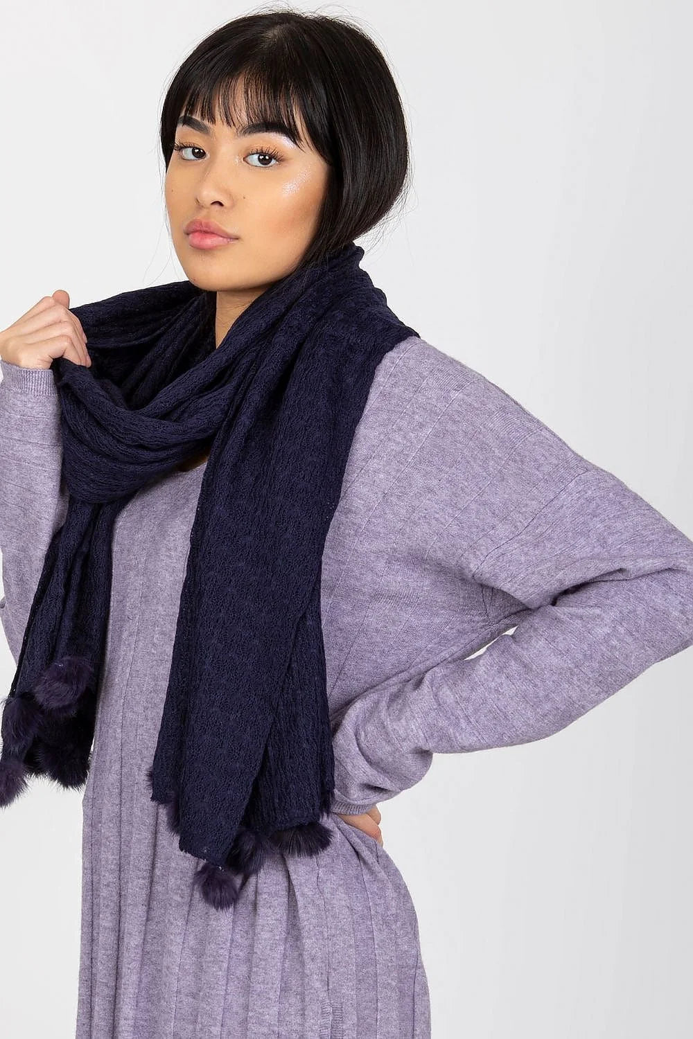 écharpe longue ajourée pompons décoratifs hiver féminine élégante moderne chic chaude douce volumineuse 206cm tricotée acrylique enveloppante confortable
