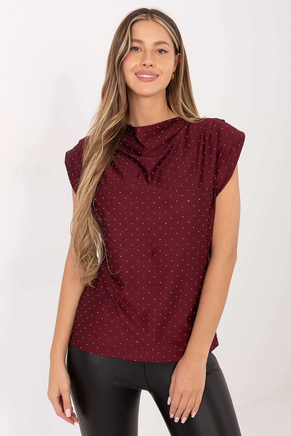 chemisier femme élégante soirée chic bordeaux satinée fluide sans manches épaules structurées col bénitier strass extensible polyester élasthanne coupe droite