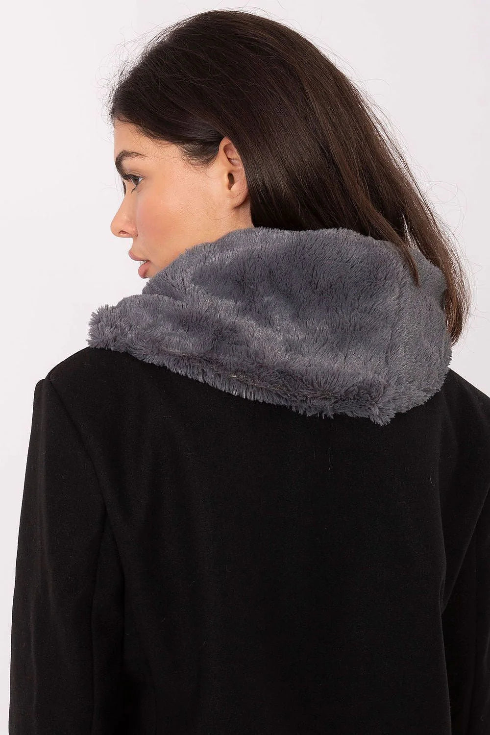 snood col circulaire fausse fourrure gris anthracite pelucheuse volumineuse ultradouce chaude moelleuse élégante pratique chic hivernal femme